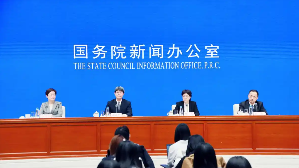 2024年1-11月我国数字产业业务收入达到317万亿元(图1)